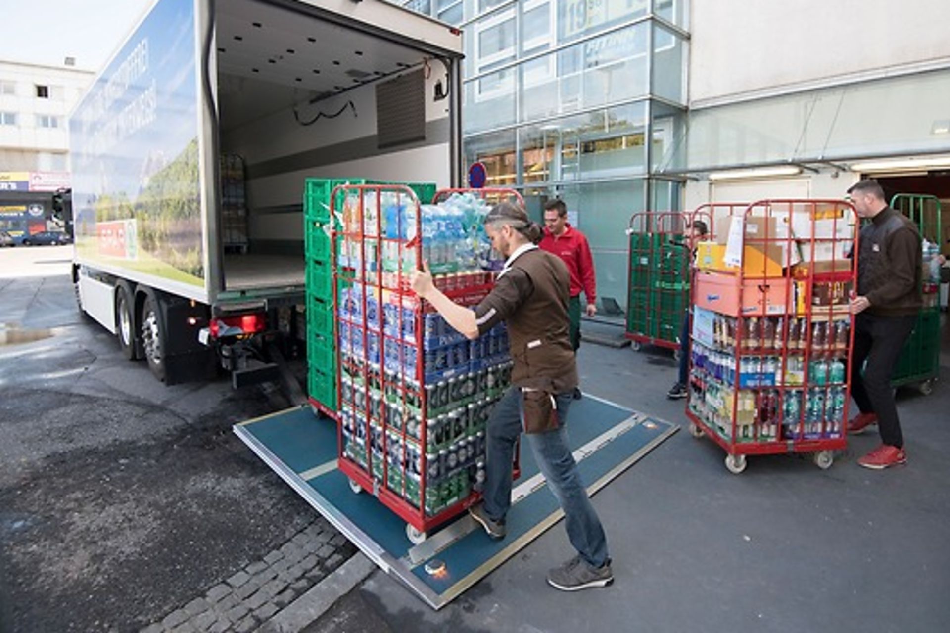 Die SPAR-Filiale am Grazer Hauptbahnhof ist eine regelmäßige Lieferadresse des Elektro-Lkw.