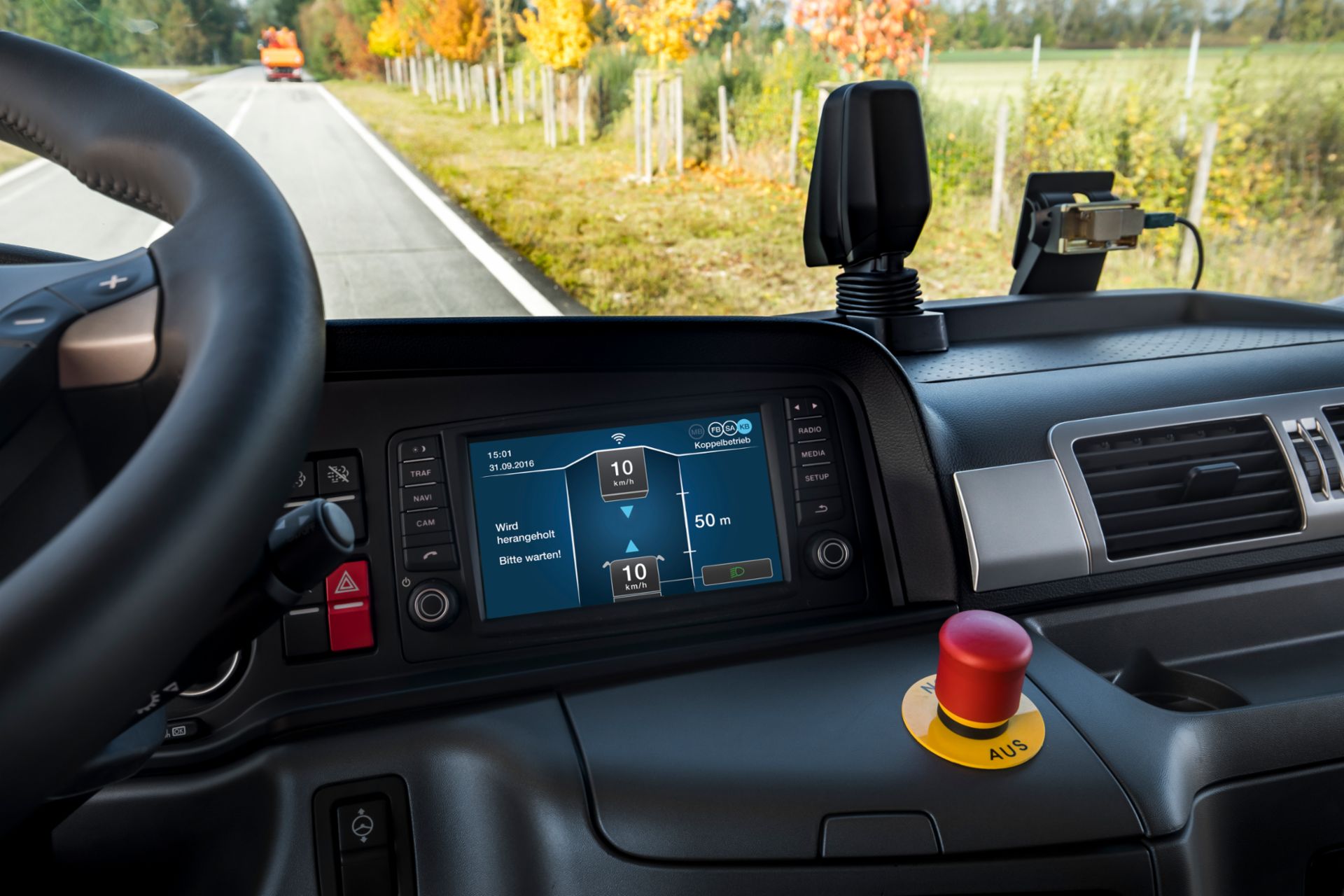 MAN aFAS High tech in practice: sensors and cameras ensure lane discipline and safe distances.