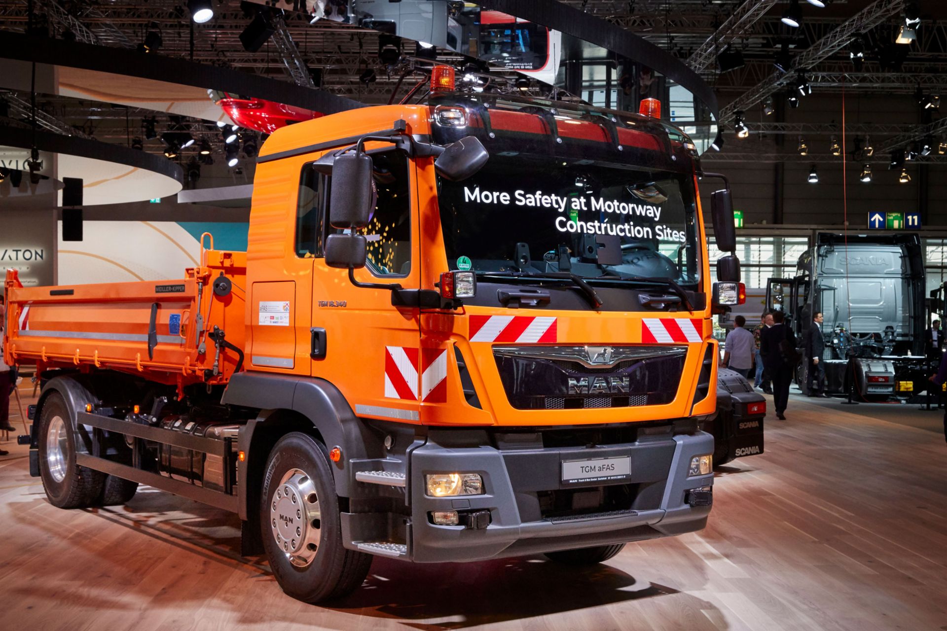 Absicherungsfahrzeug der Marke MAN ausgestellt auf der IAA 2018
                 