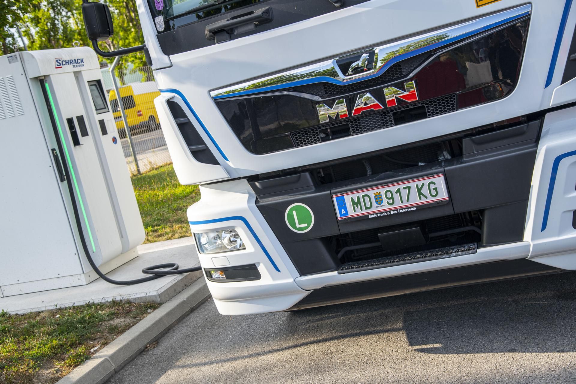 Producing e-trucks and e-buses powered by batteries is a crucial component in the decarbonization of transport. Producing e-trucks and e-buses powered by batteries is a crucial component in the decarbonization of transport.